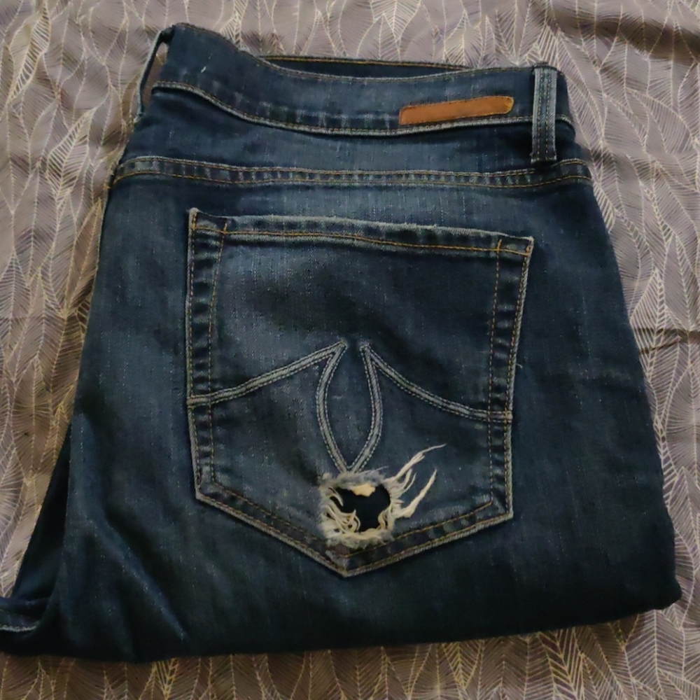 Level 99 distressed boyfriend fit 👖